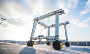 travel lift crane on dock