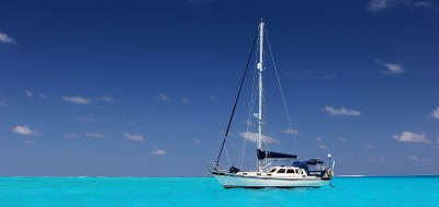 Yacht at anchor in the lagoon at Chesterfield Reef