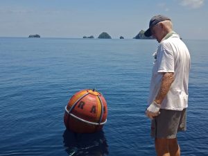 Warwick Alliston looking at one of the new RAMS moorings in place in the water at Daram Island.